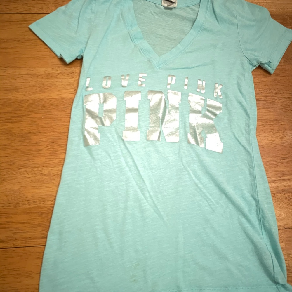 Pink graphic  V neck cotton top nice size small